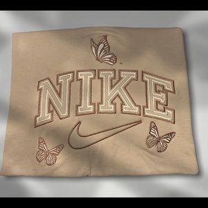 Butterfly T-shirt, trendy sweatshirt embroidered aesthetic embroidery quality